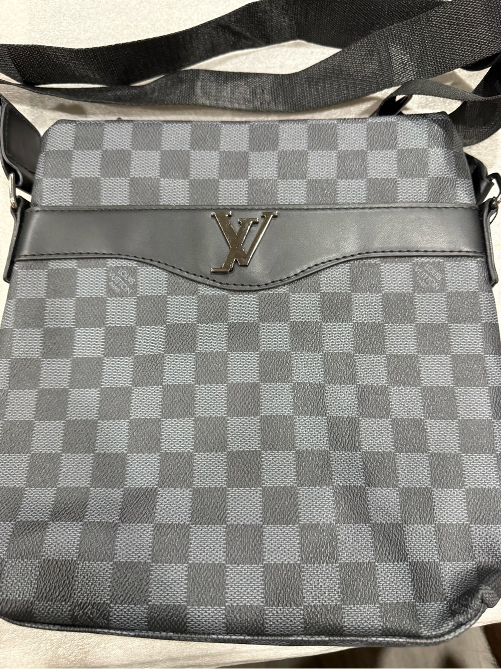 Louis Vuitton Damier Graphite Messenger Bag - Black/Grey